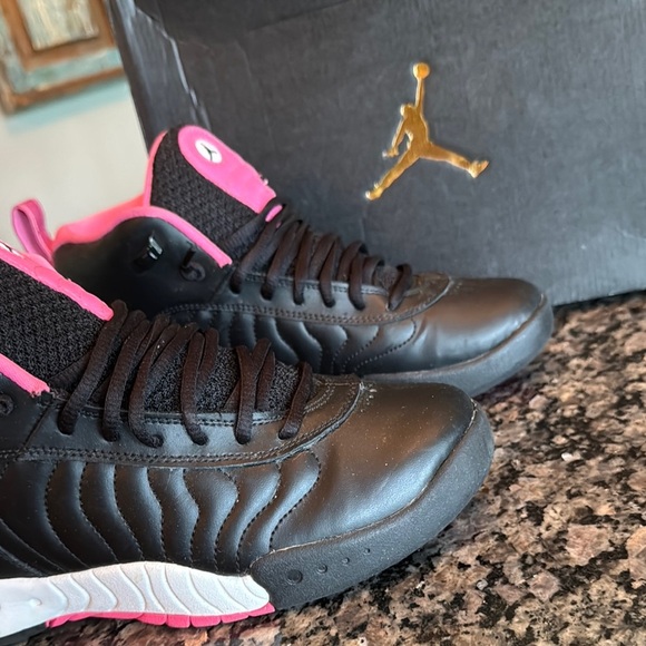 Jordan jump man pro Black and Pink Sneakers with Bold Design EUC 7Y or W8.5 - Picture 4 of 16